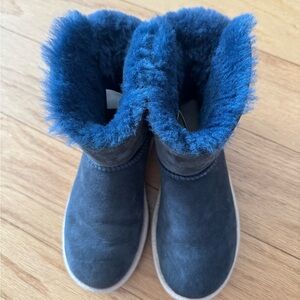 Cozy Blue Fur Ugg Boots size 6